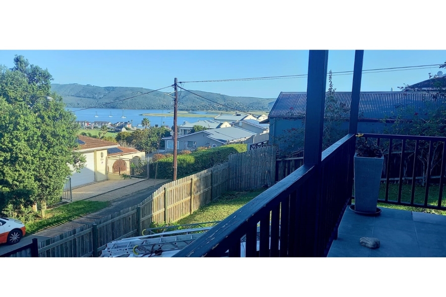 To Let 4 Bedroom Property for Rent in Westhill Western Cape